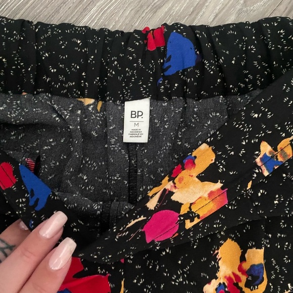 Floral Print Wide Leg Pant - Picture 2 of 6